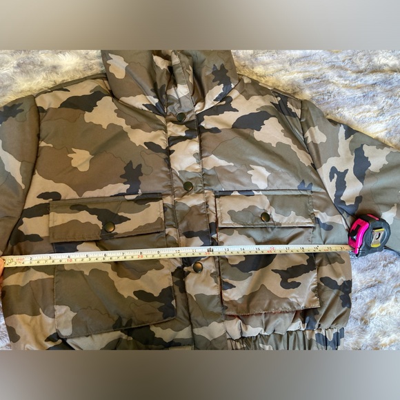 NWT brand, medium, new, cropped, camo, comfy, puffer jacket, warm and cute - Picture 7 of 13